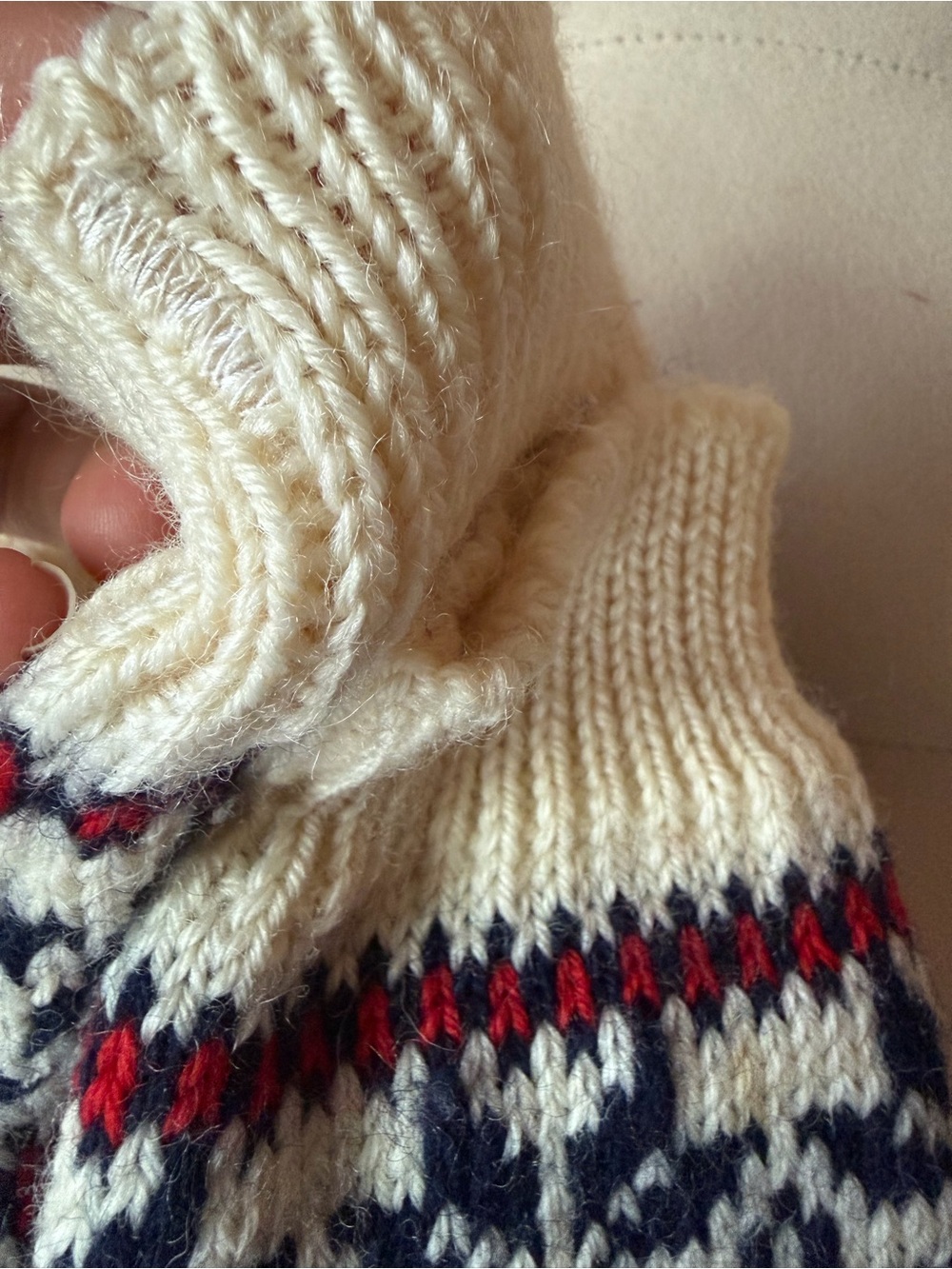 Dale of Norway Cream, Navy & Red Fair Isle Cardigan USA small - Picture 10 of 10